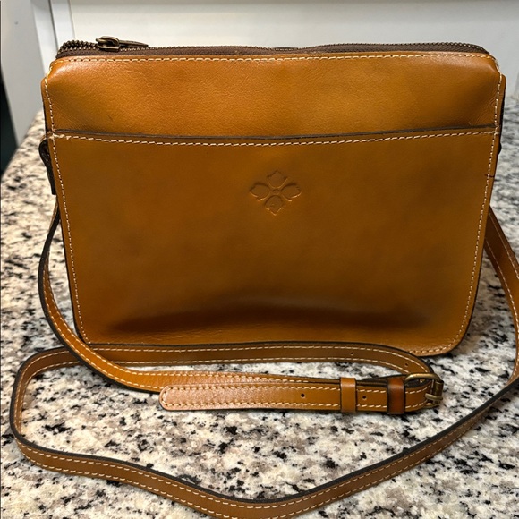 Patricia Nash Handbags - NWT Patricia Nash Nazaire Leather Bag